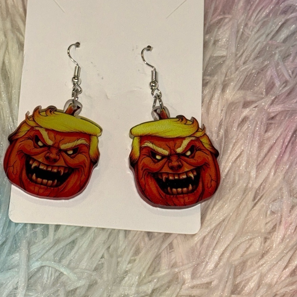 scary pumpkin face earrings don't unless sided